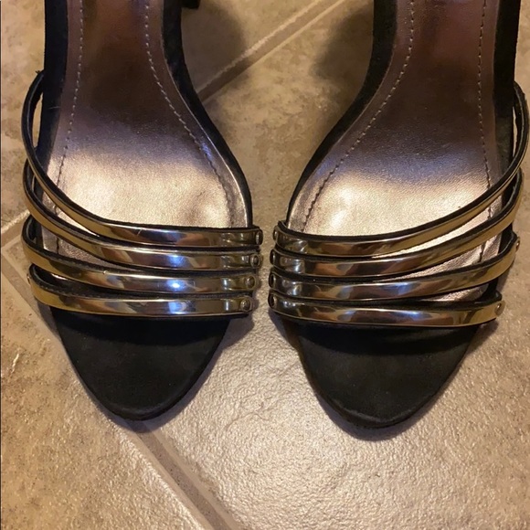 Steve Madden black and gold heels - Picture 3 of 7